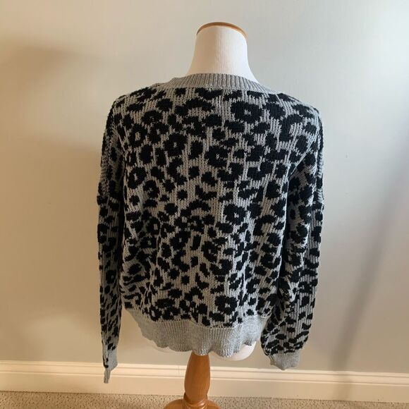 John + Jenn Gray Leopard Animal Print Sweater XL - NWT - Picture 3 of 6